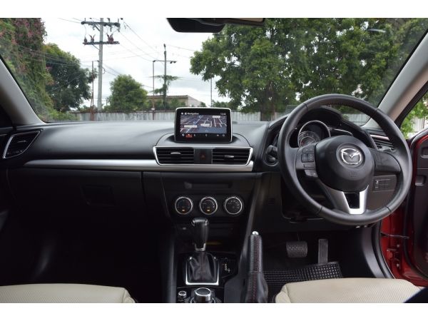 Mazda 3  SP  year 2015 สีแดง มีระบบ navigator ไหม่กริบ ไม่มีอุบัติเหตุเลยคะ   วิ่งมาแค่ 10000โลเท่านั้น รูปที่ 5